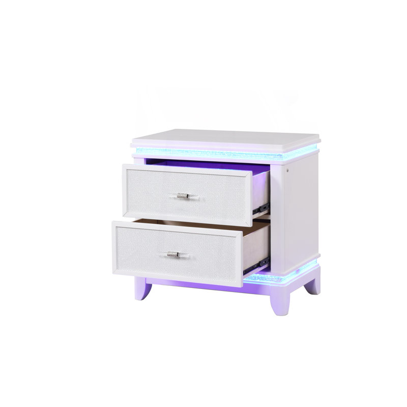 Ensemble de chambre avec très grand lit 4 pièces en blanc laiteux