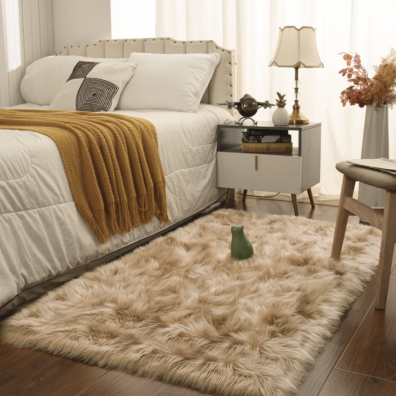 Maeliyah Faux Sheepskin Indoor Rug, Rectangle 4' x 6'