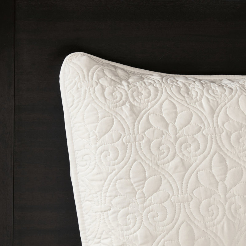 Couvre-lit réversible en très grand lit crème - Rembourrage en coton prélavé pour une soirée relaxante.