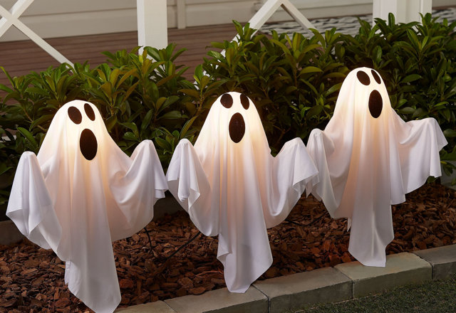 On-Budget Outdoor Halloween Decor