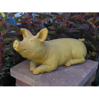 Brother Pig Statue Wall Décor