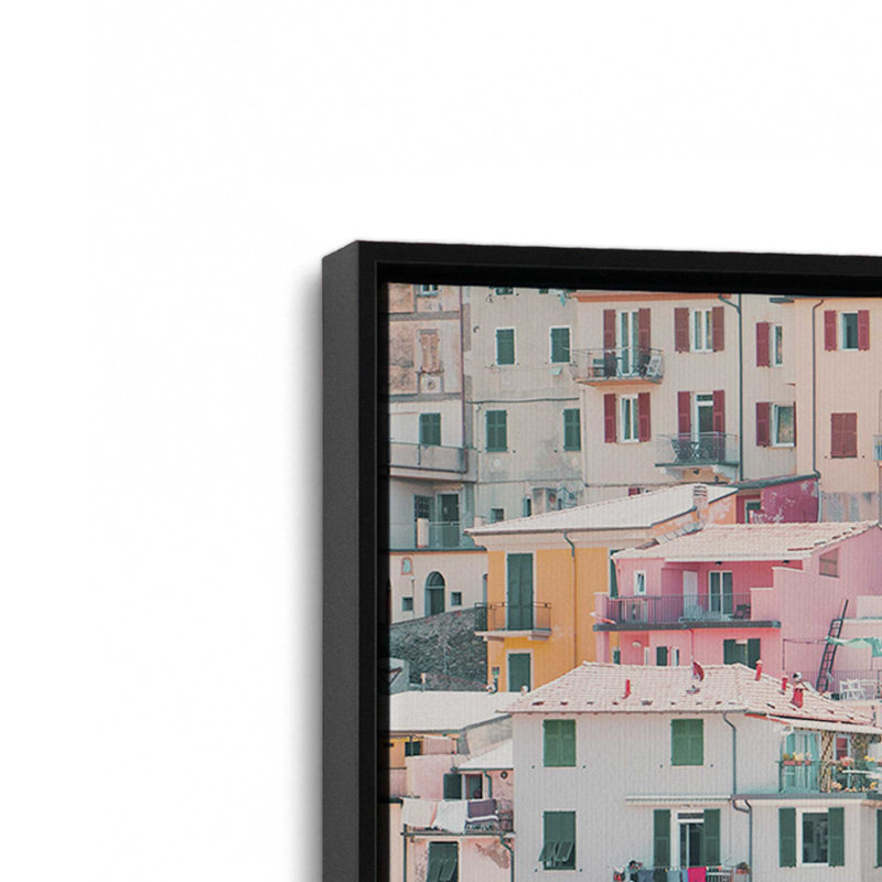 «Pastel Village», reproduction sur toile, Cadre noir satiné, H 20,75 po x l 30,75 po x P 1,75 po