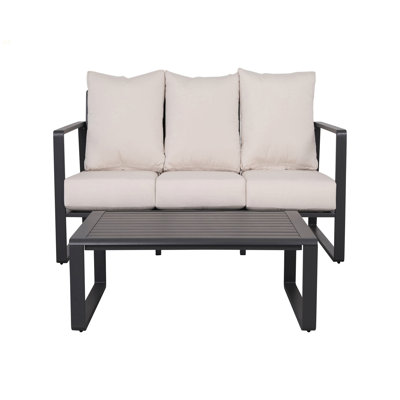 Canapé pour trois personnes + table basse rectangulaire, coussins brun clair