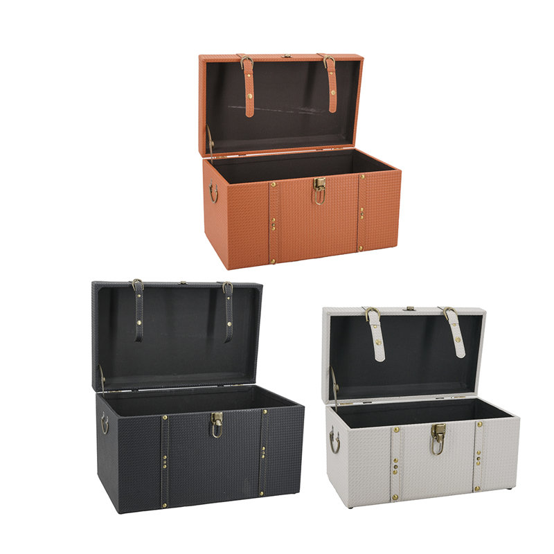 S / 3 Coffre en bois L: 32,5 x 15 x 15 po M: 20,5 x 12,5 x 12,5 po S: 17,5 x 10 x 10 po
