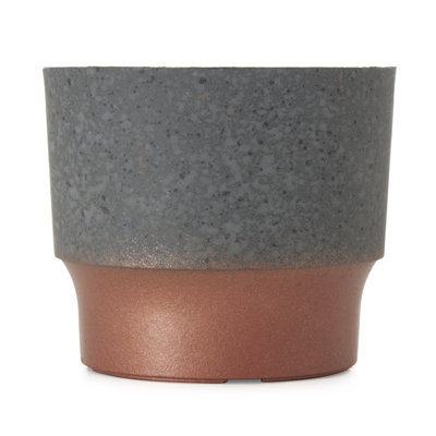 Pot à fleurs en plastique