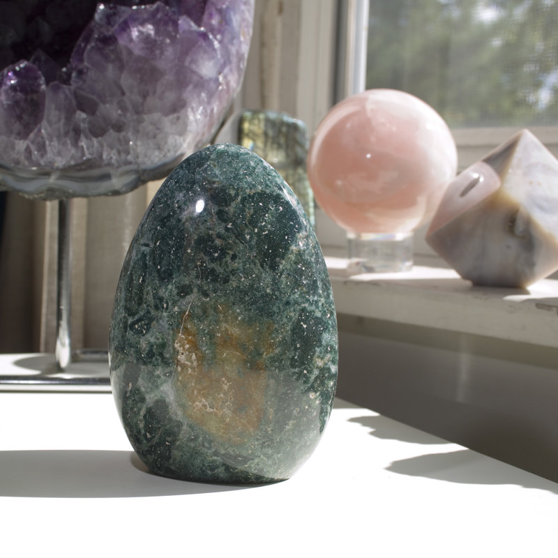 Armetha Figurines & Sculptures