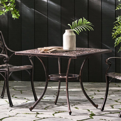 Table de salle à manger d'extérieur en fonte d'aluminium avec attrait en cuivre brillant pour les soupers en famille