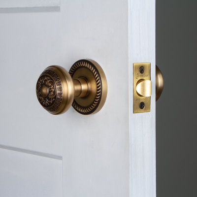 Rosace Grandeur Newport avec bouton de porte Windsor