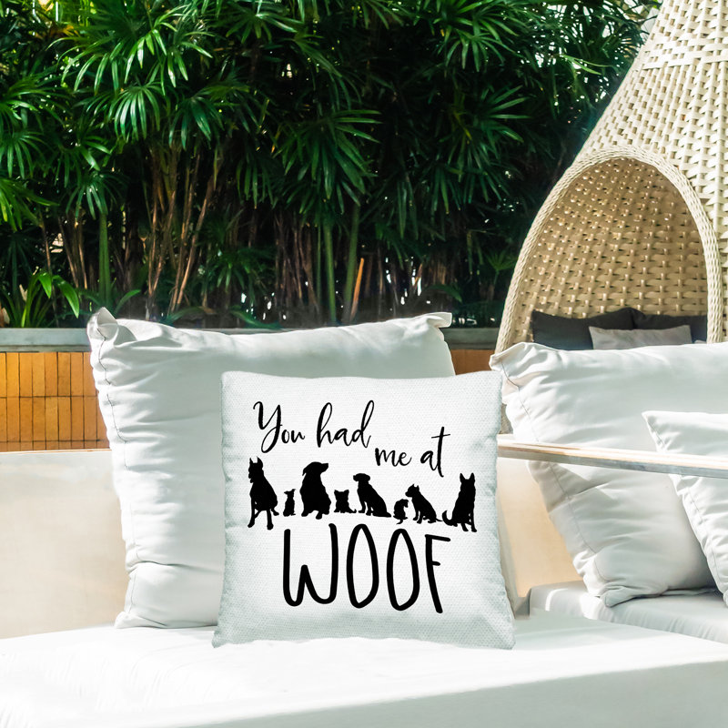 Oreiller imprimé Had Had At At Wouf Dog Silhouettes par Elizabeth Medley