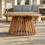 Ensemble de lit de jour d'extérieur en bois d'acacia de luxe avec table d'appoint trois places - finition teck, coussins gris clair et corde noire