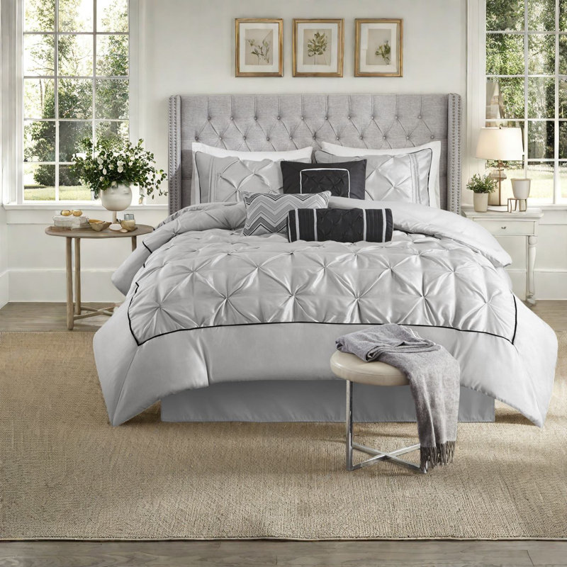 Elegant Polyester Bedding Sets, Tufted Design For Modern Bedroom