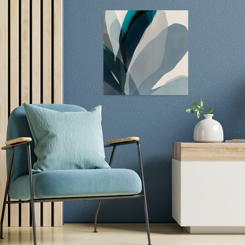 «Flowing Petals In Blue Hues II», art mural contemporain abstrait, H 18 po x l 18 po
