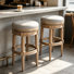 Tabouret de comptoir pivotant de 26 à 30 po de hauteur avec structure en bois massif