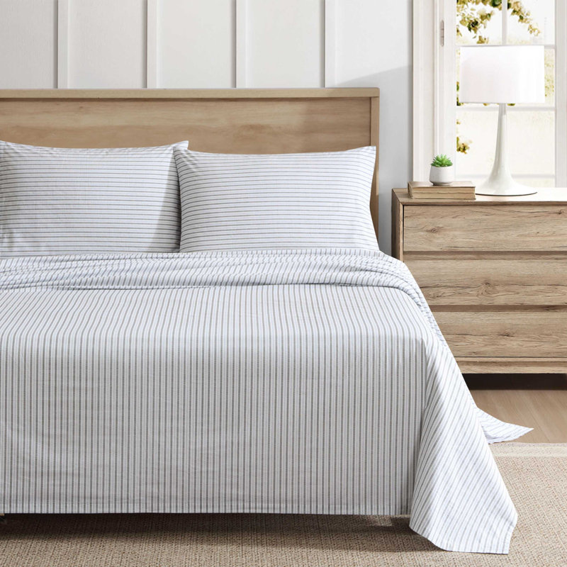 Ensemble de draps en polyester Shasta Lake, Ensemble de draps pour très grand lit avec 2 taie, Coutil à rayure grises