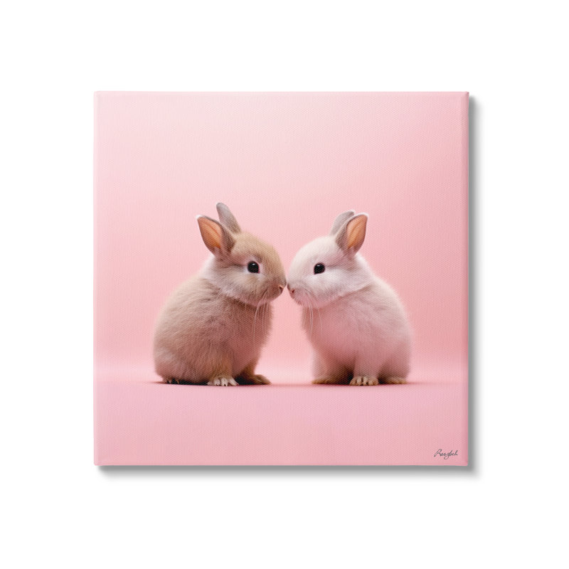 Bébés lapins sur fond rose par Roozbeh, H 17 po x l 17 po x P 1,5 po