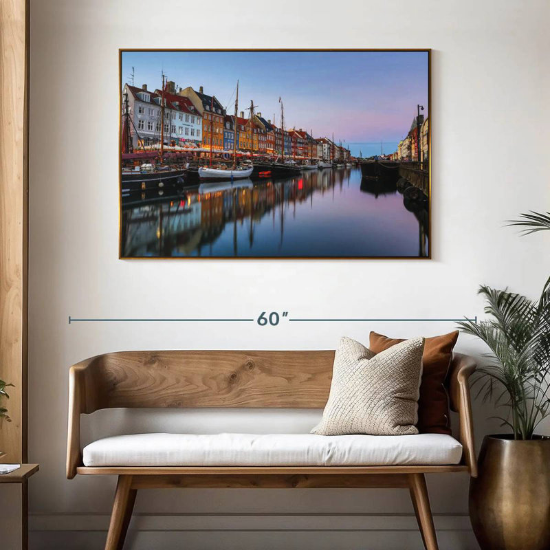 Nyhavn New Harbor, 46 po x 31 po, Cadre flottant doré