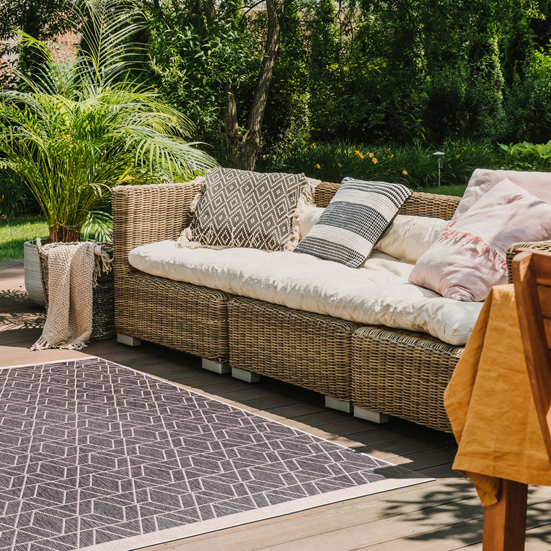 Maria Geometric Hand Woven Indoor / Outdoor Area Rug, Rectangle 160 x 230cm