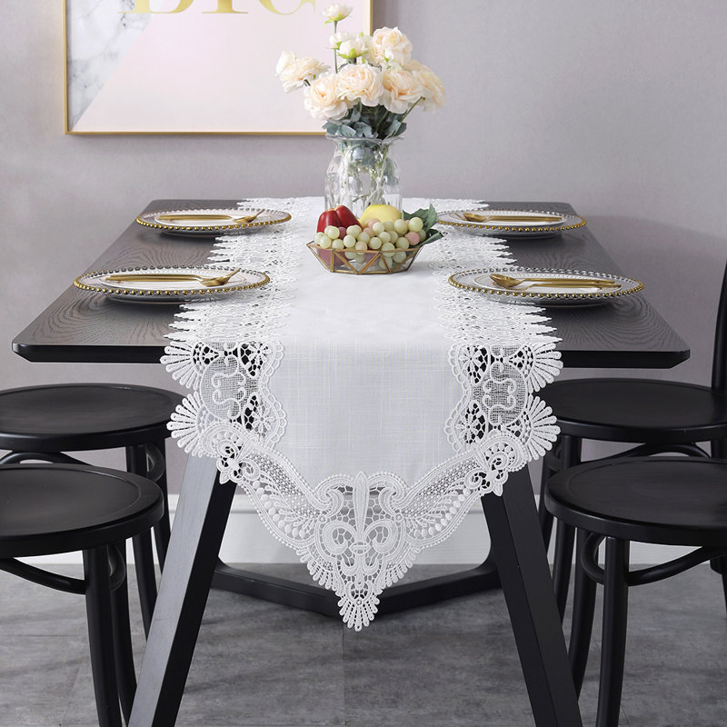 Chemin de table en mélange de lin et dentelle brodée, Blanc cassé, L 63 po x l 16 po