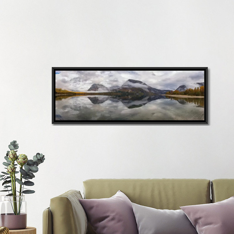 « misty montagnes », reproduction de photo sur toile tendue, H 16 po x l 48 po x P 1,5 po, Toile avec cadre noir
