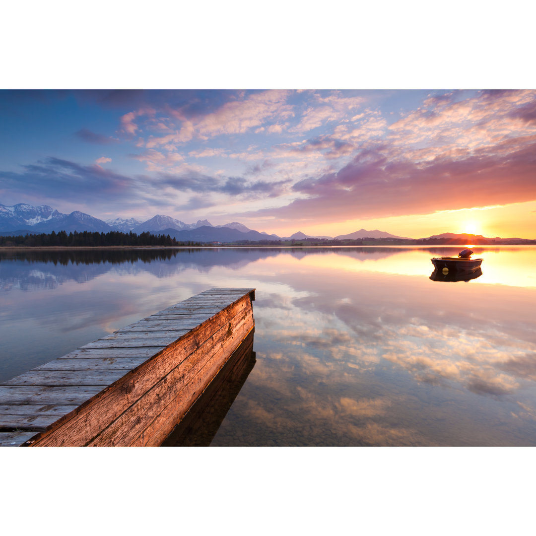 Ruhiger Sonnenuntergang am Hopfensee von Wingmar - Leinwanddrucke