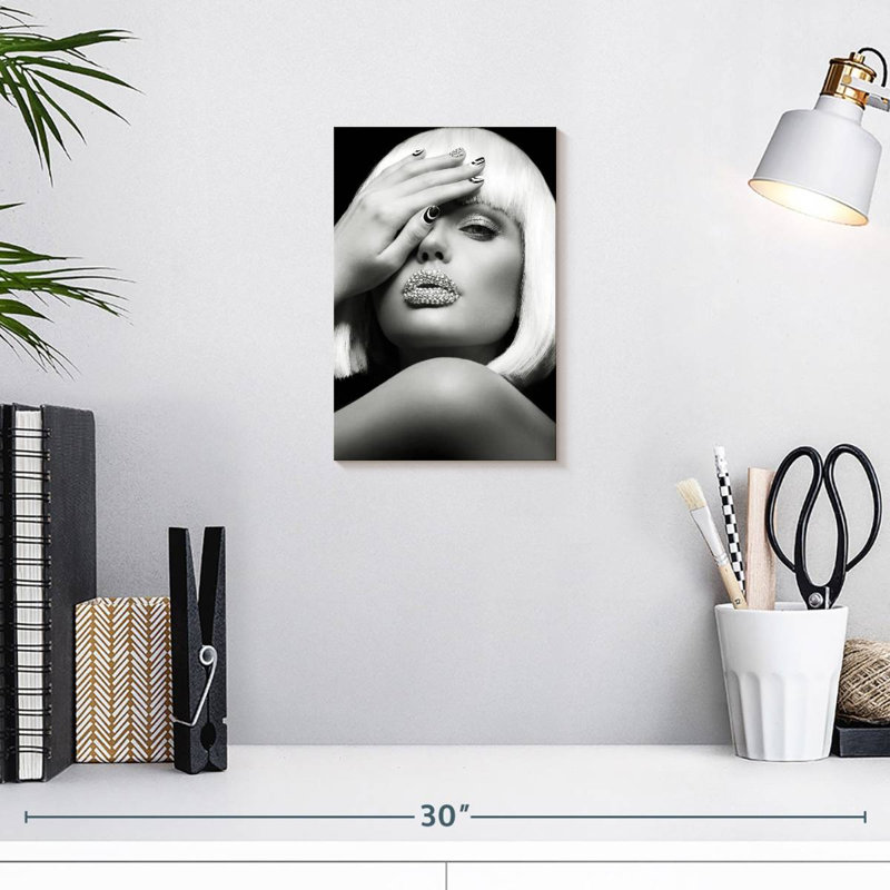 Senne Diamond Lips, 12" H x 8" W