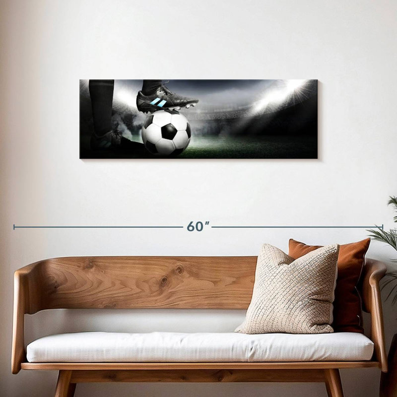 Crampons sur ballon de soccer sur toile, H 14 po x l 42 po x P 1,25 po