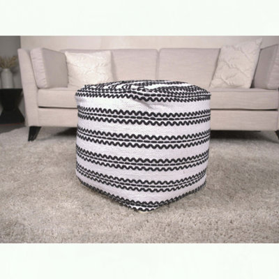 Pouf en coton fabriqué à la main avec motif naturel et noir