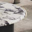 Table basse en marbre clair et moderne-106920625