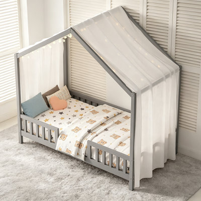Lit de sol avec auvent Montessori, cadre de lit simple pour enfants, conception en forme de maison avec balustrades hautes et toit en bois