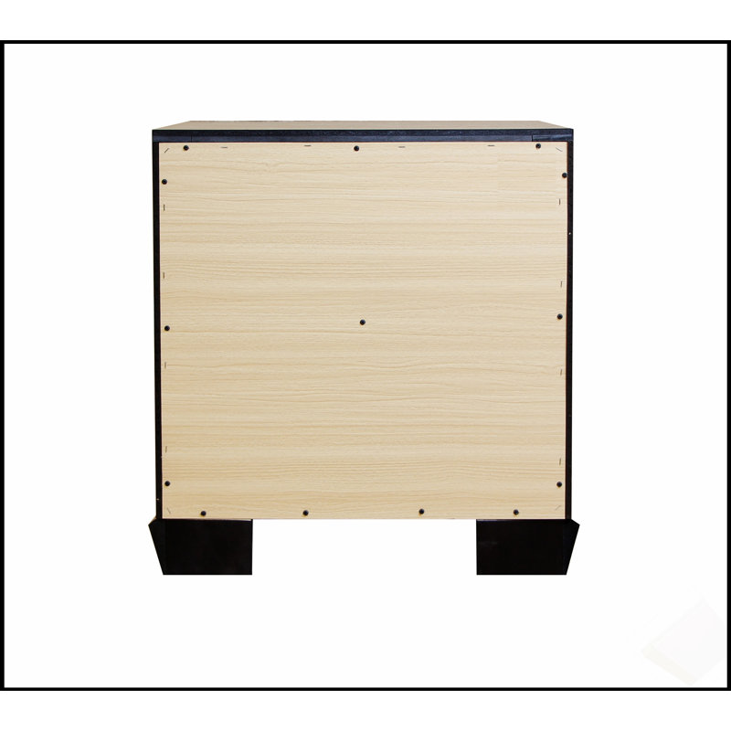 Table de chevet vieillie Lyndon avec charge USB, fabrication en bois durable et design rustique pour les chambres modernes.