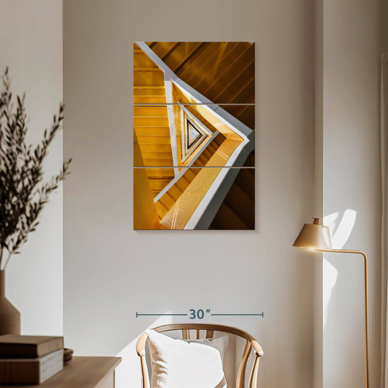 Escalier triangulaire jaune Lilie, H 57 po x l 36 po