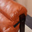 Fauteuils d'appoint en cuir avec des pieds de traîneau robustes-631352202