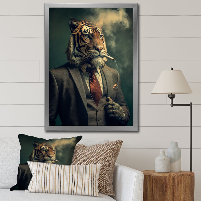«Stylish Lion in suit smoking», reproduction sur toile, H 32 po x l 24 po x P 1 po, Cadre simple argenté