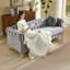 Canapé Chesterfield en velours avec coussins ronds, clous en cuivre, boutons touffetés, pieds en métal et boucles décoratives-1082852221