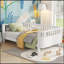 Lit plateforme simple en bois pour enfants avec rails de sécurité, conception durable et à profil bas pour un accès facile