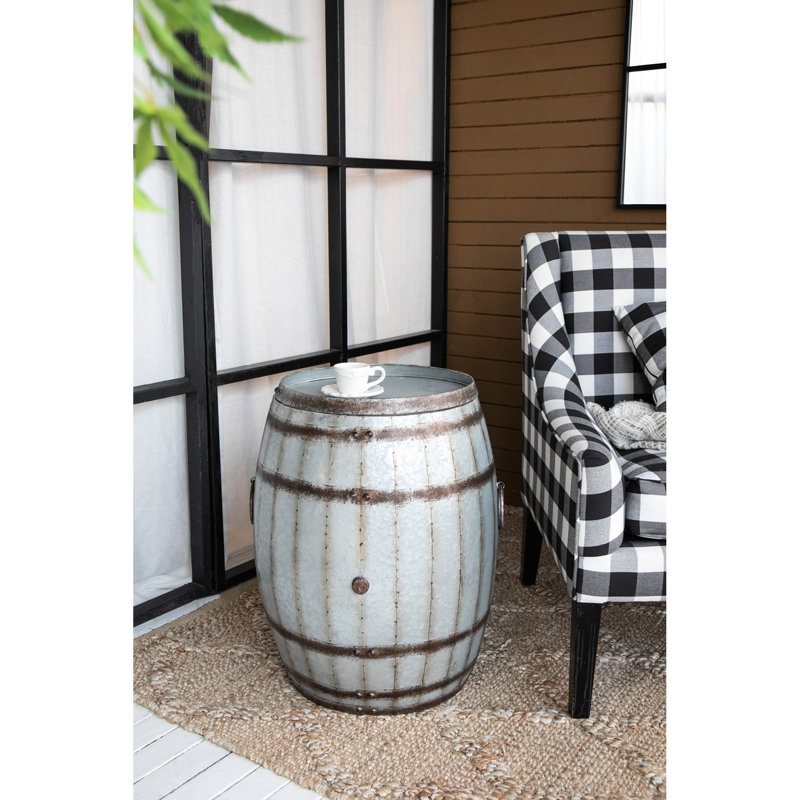 Table d'appoint cylindrique en fer 22,5 x 22,5 x 26 pouces avec finition grise galvanisée et accents rustiques, couvercle amovible pour une double utilisation, rivets de styles de décoration parfaits, style industriel idéal