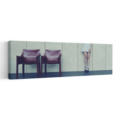 Élégante femme en attente, art mural contemporain élégant et minimaliste