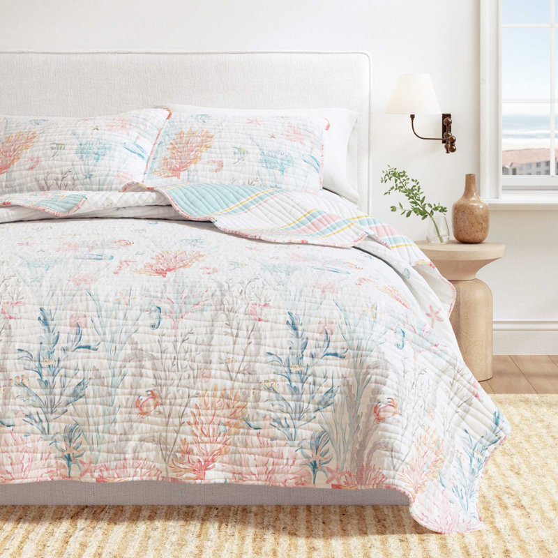 Pink / Blue Coastal Coral Reversible Quilt Set with Shams, Full/Queen Quilt + 2 Shams