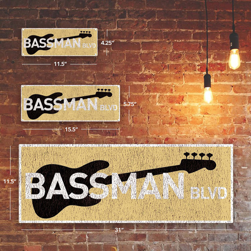 «Bass Man BLVD Metal Sign» sur métal, H 5,75 po x l 15,5 po