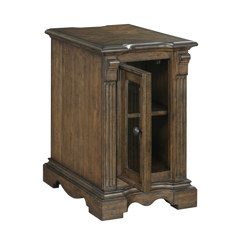 Table d'appoint brune de conception classique, avec A / C intégré, tablette réglable et antique pour le salon en bois traditionnel avec ton, prises de courant, armoire simple, rangement pour tablettes
