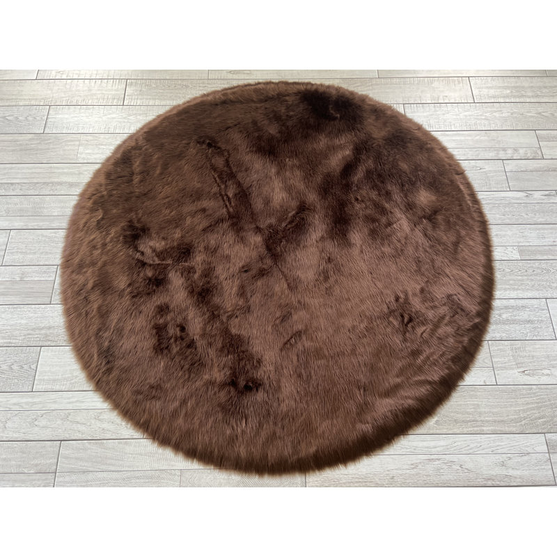 Mar Vista Faux Sheepskin Indoor Rug, Round 2'6" x 2'6"