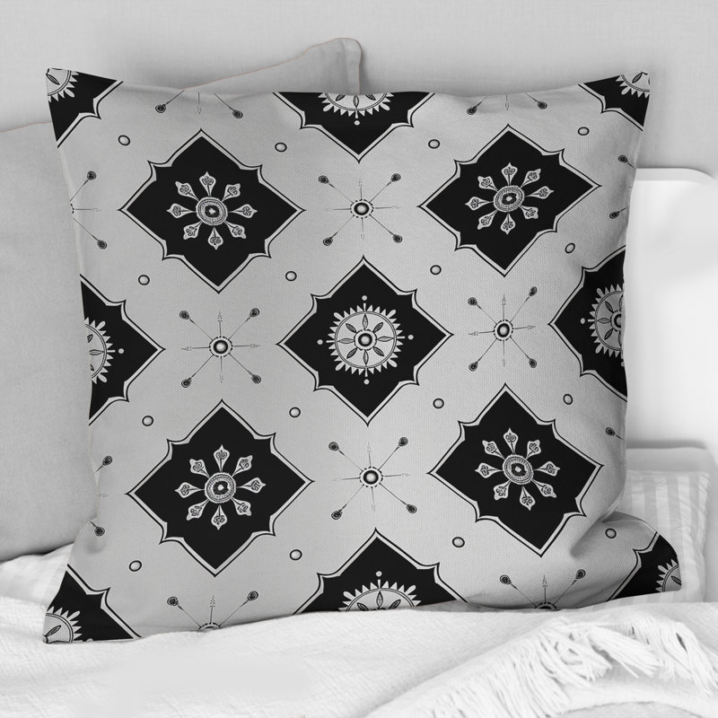 Coussin décoratif noir et blanc I, H 18 po x l 18 po