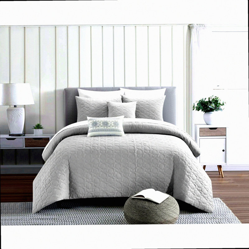 HexaComfort 5-Piece Geometric Bedding Set - Queen Size Grey Comforter with Decorative Pillows and Shams - Hexagonal Pattern Design for Stylish Bedroom Décor