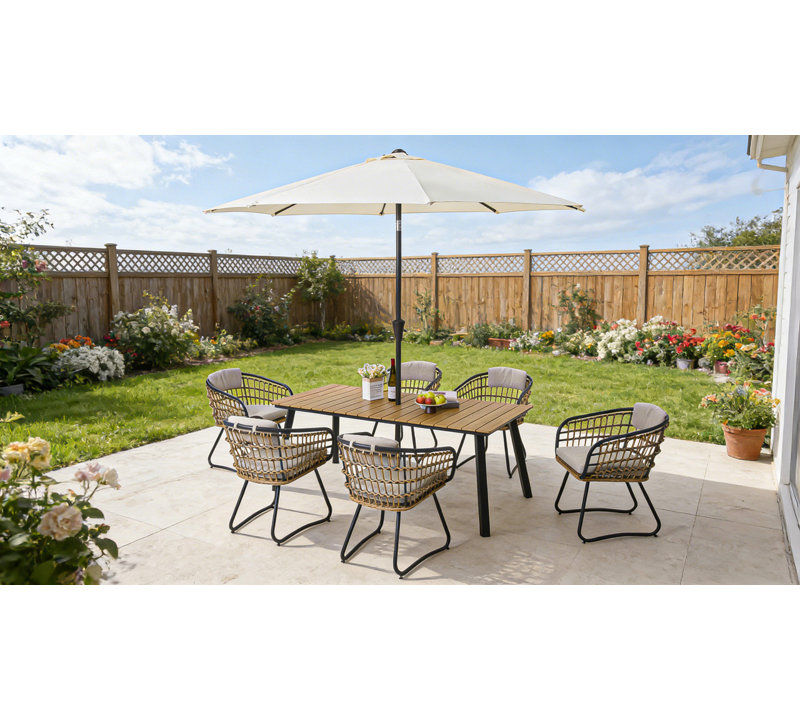 Ensemble de salle à manger 7 pièces scandinave d'extérieur moderne en osier, chaises incurvées en rotin léger avec cadres en fer noir et table en composite bois-plastique pour patio ou terrasse