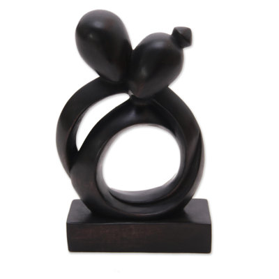 Sculpture en bois avec couple de soins