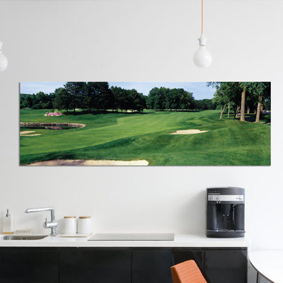 «Arbres dans un terrain de golf, terrain de golf Whirlpool, chutes Niabo, Ontario, Canada», reproduction de photo sur toile