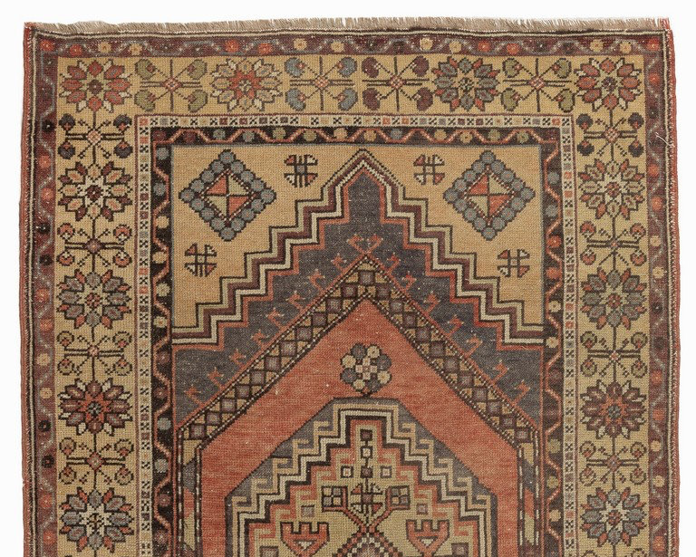 Tapis turc vintage fait à la main avec motif de médaillon géométrique