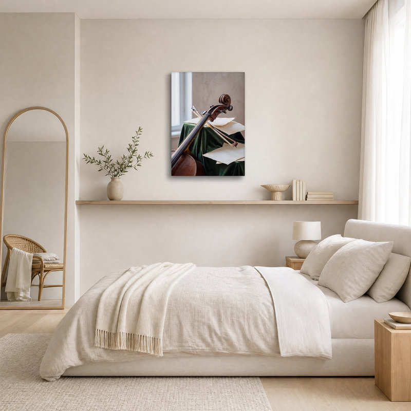 «Cello Scroll and Bow on Green Velvet», art mural, H 36 po x l 24 po