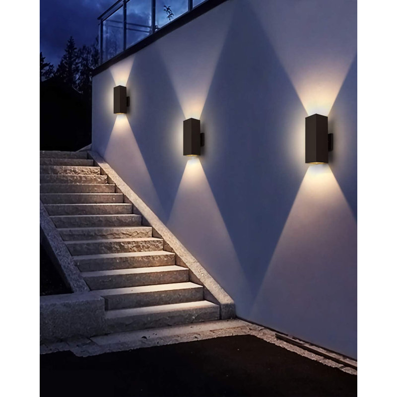 Naiyah Corner Wall Light