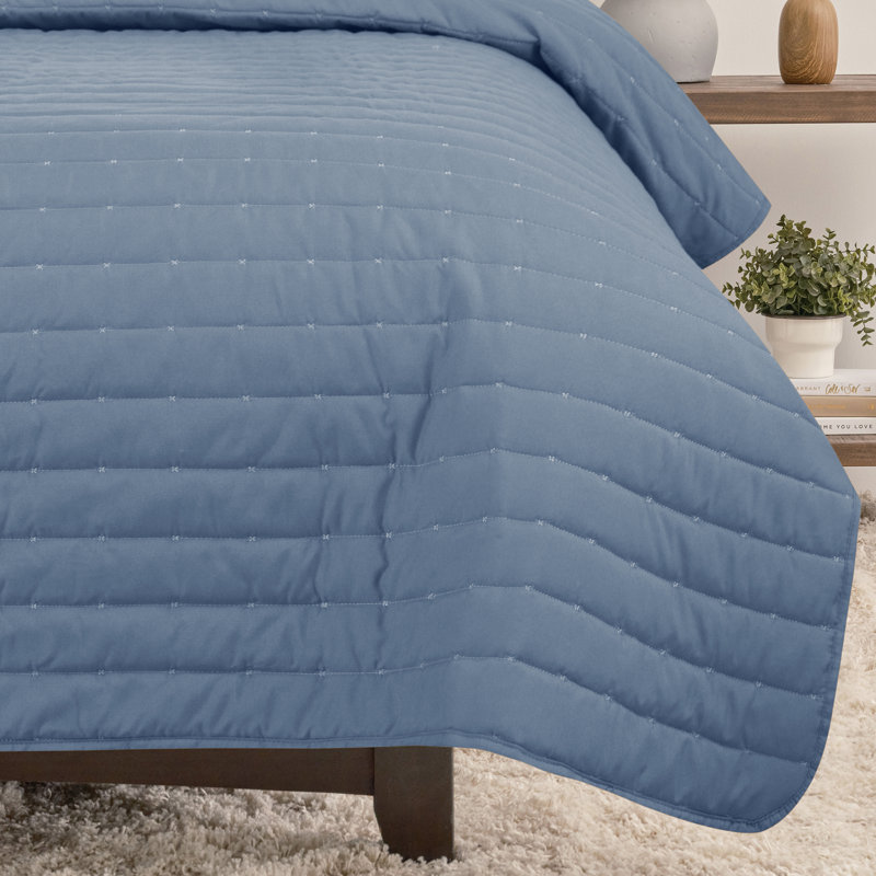 Ensemble de couvre-lit 3 pièces en microfibre matelassée de couleur unie Chanasya, Bleu
